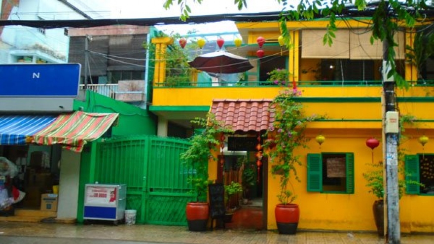 A café with a Hoi An-style ambience in Saigon
