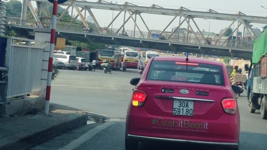 Taxi firms release apps to compete with Uber and Grab