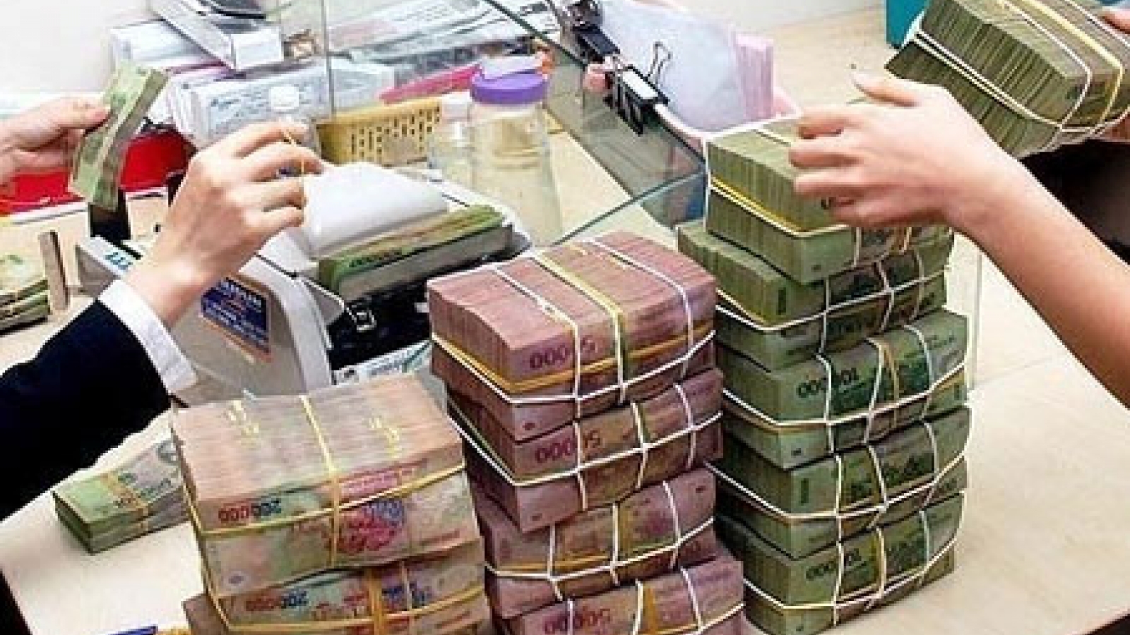 Who will benefit from the new bad-debt settlement resolution?