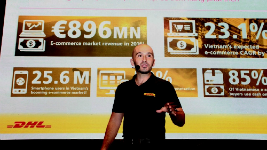 As online sales boom, fast-delivery services thrive