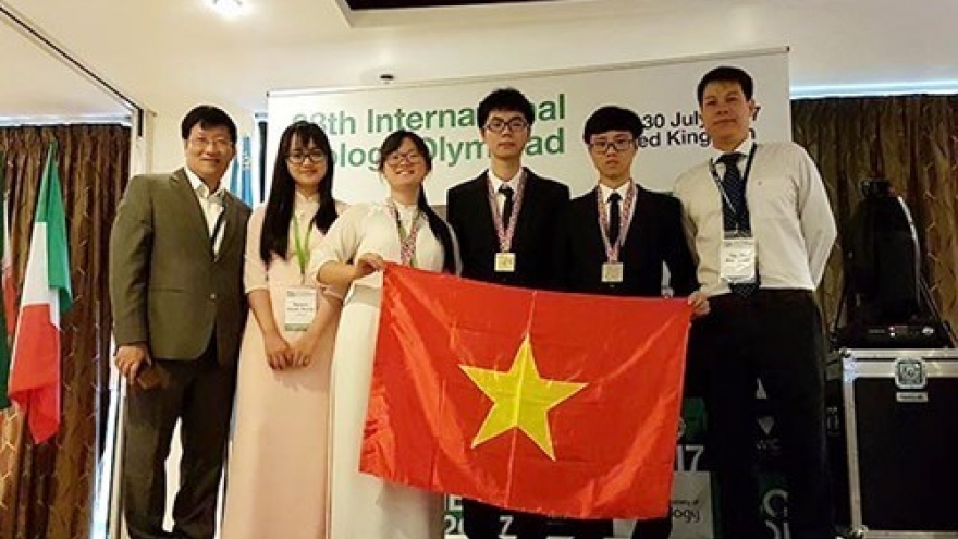 Vietnamese students win medals at 28th Int’l Biology Olympiad