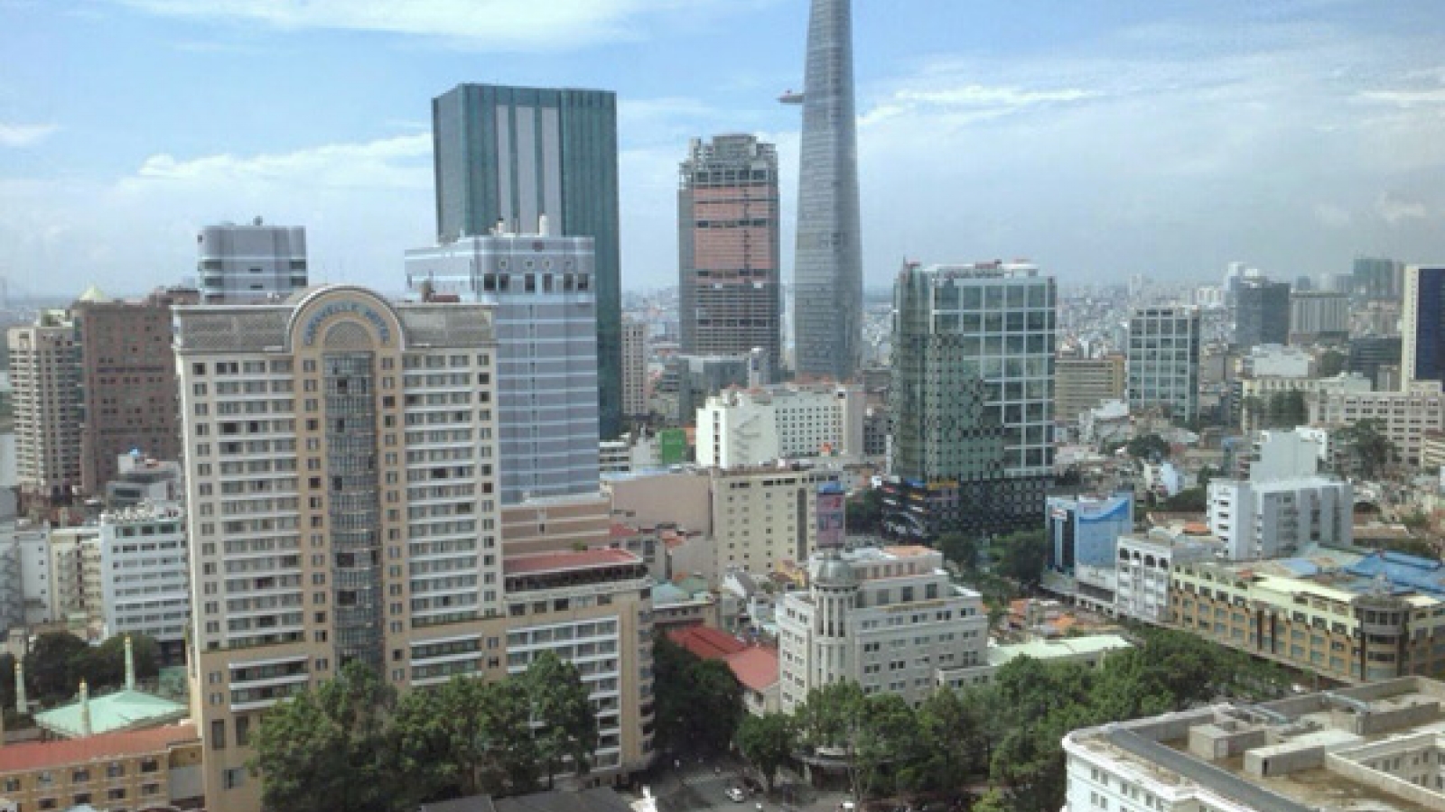 Low land taxes prompt rich to hoard money in houses