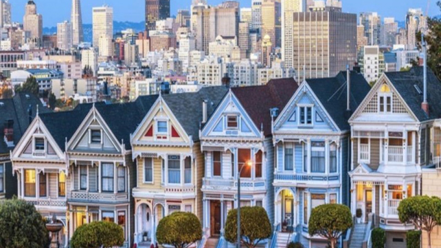 How many Vietnamese are buying houses in the US?