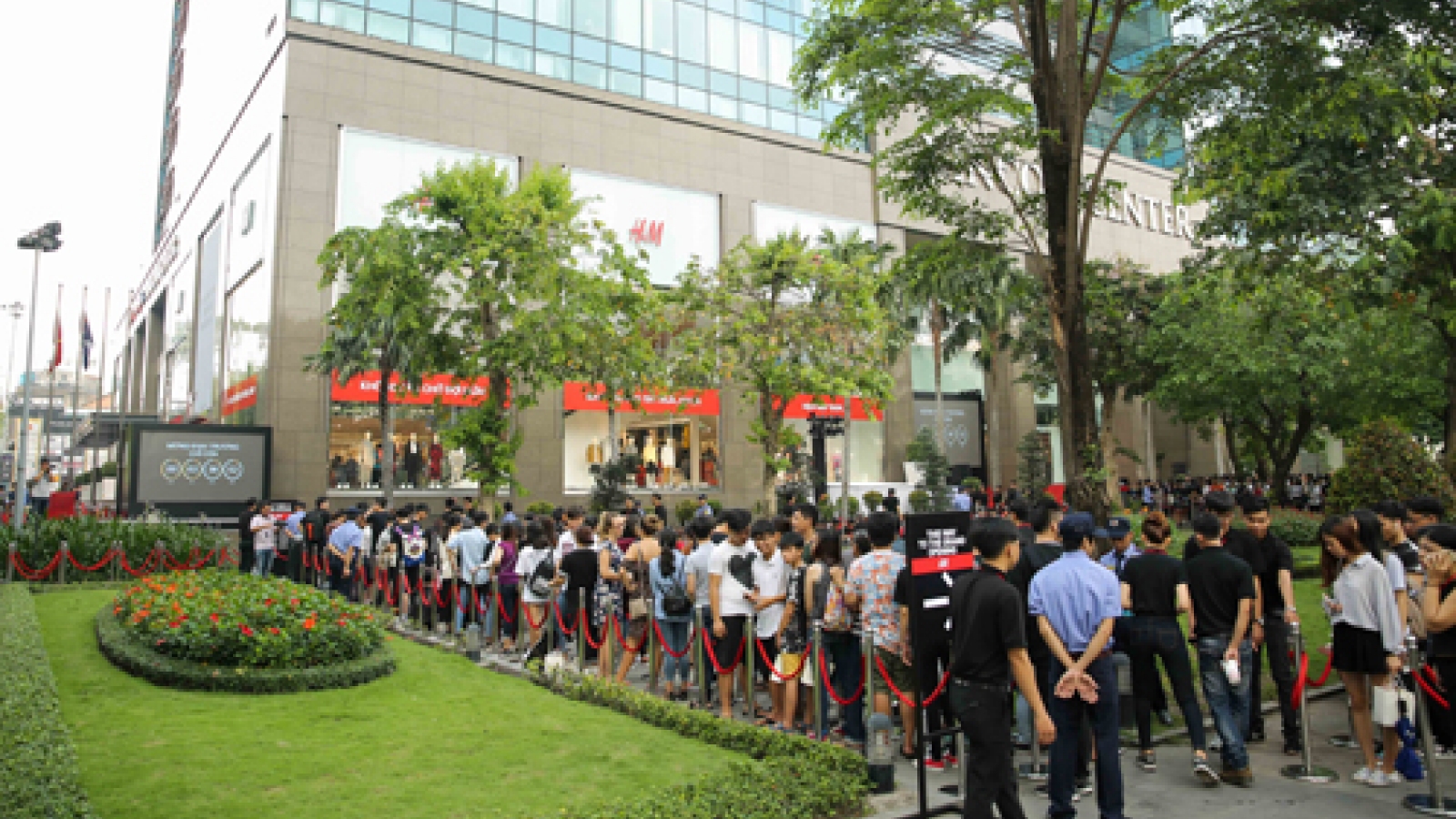 Retail premises rent skyrocket as fashion brands flock to HCM City