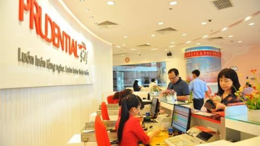 Insurers, bankers banking on each other