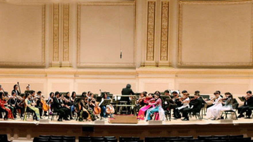 Hanoi concert with Japanese cellist Tsutsumi Tsuyoshi