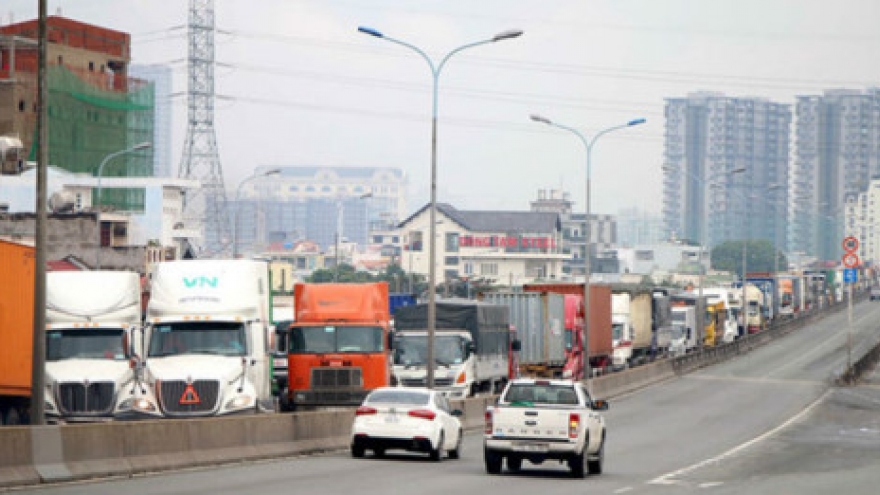 
        Expensive tolls putting pressure on logistics industry
                              