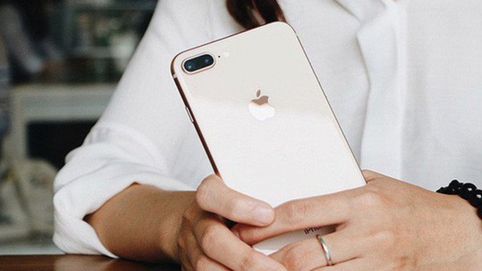 iPhone market large enough for existing distributors, new players