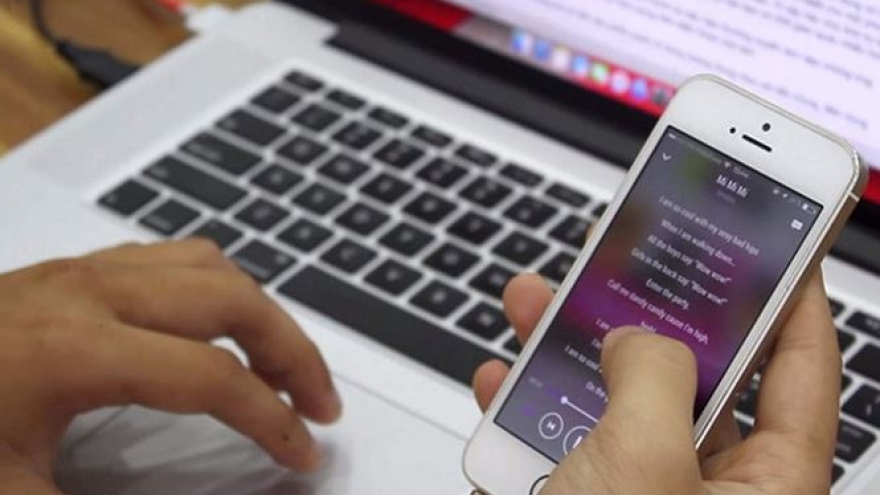 Will Spotify trigger a battle in the online music market?