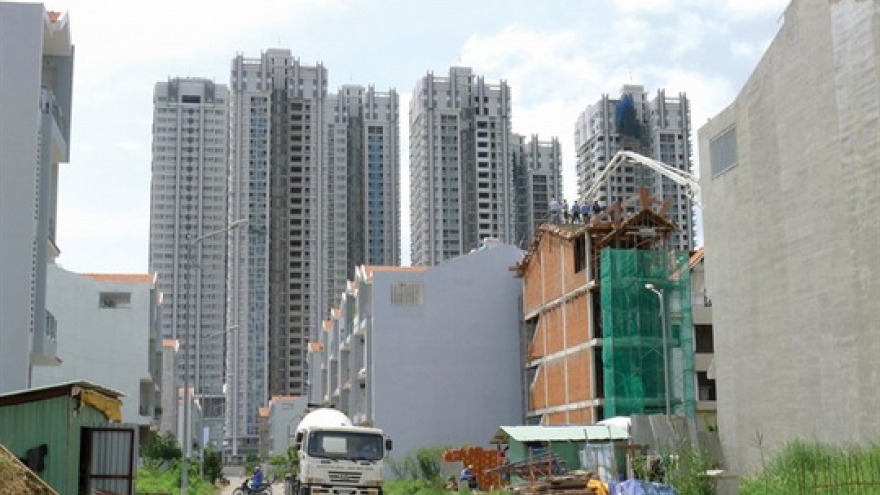 Real estate market is ‘fragile’, could lead to another bubble, experts say