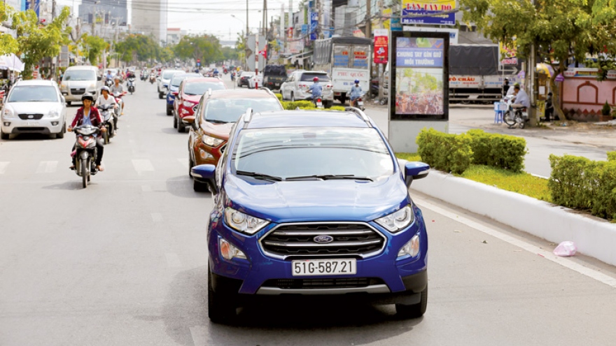 Dozens of taxes, fees burden Vietnamese car users