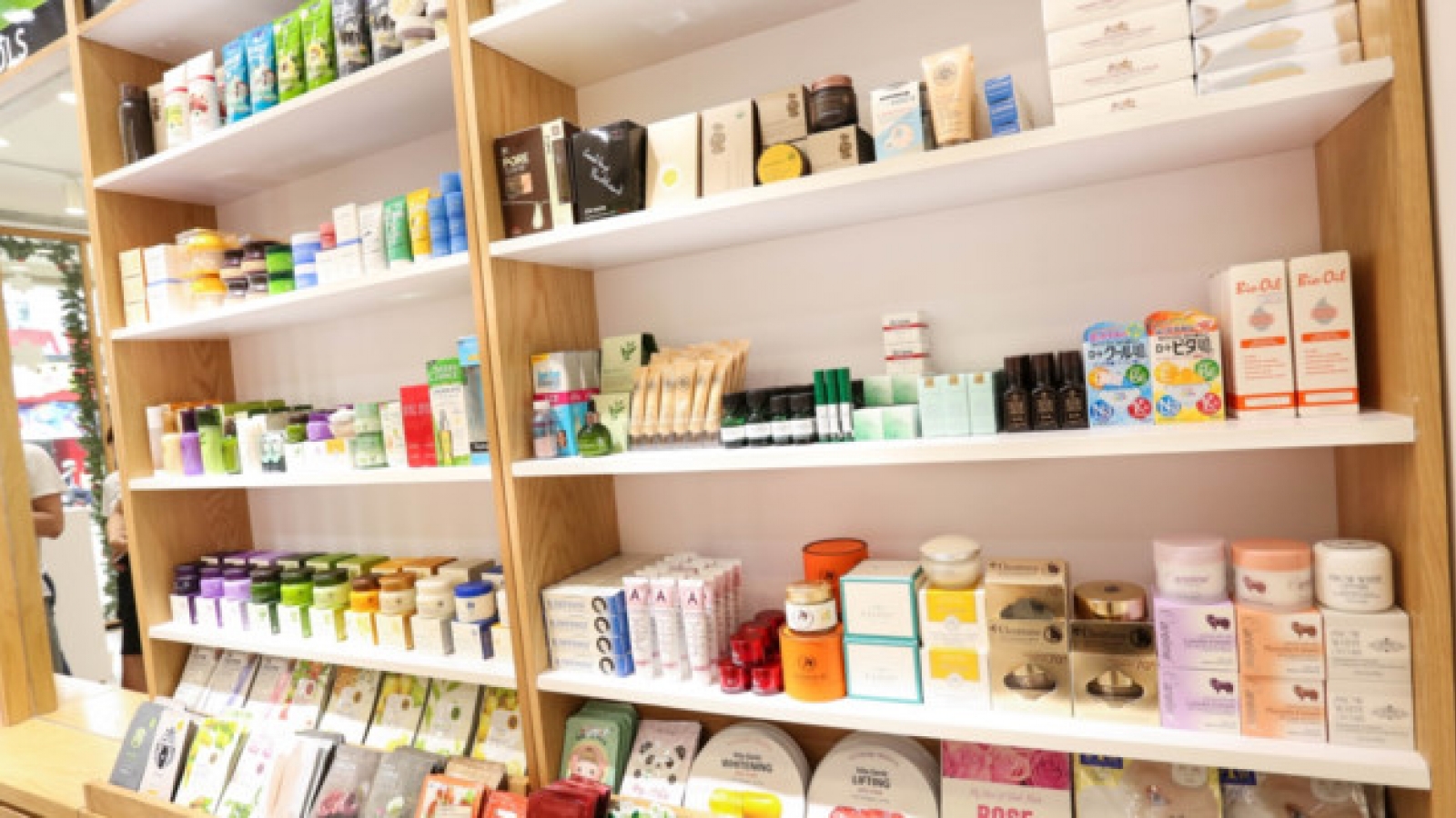 Vietnam promising market for foreign cosmetics manufacturers