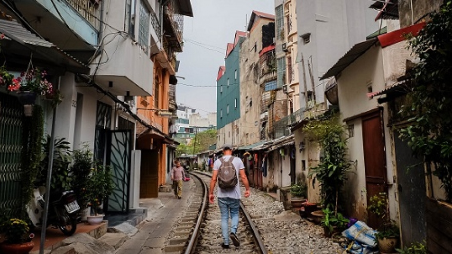 Indian newspaper lists out three reasons to visit Hanoi Train Street