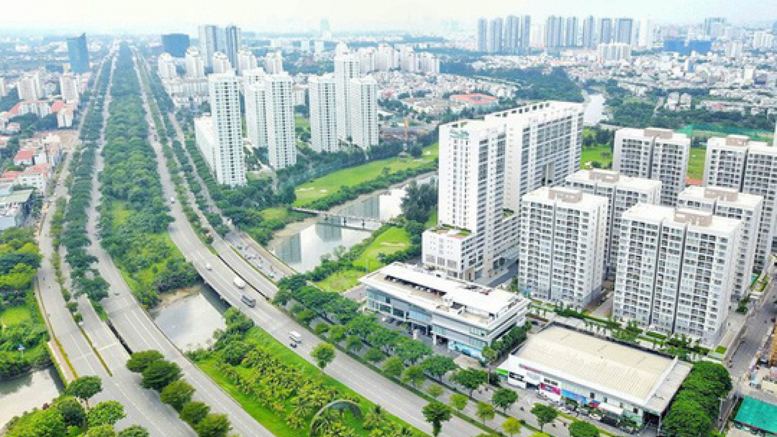 Banks tighten lending, but capital flows into real estate market