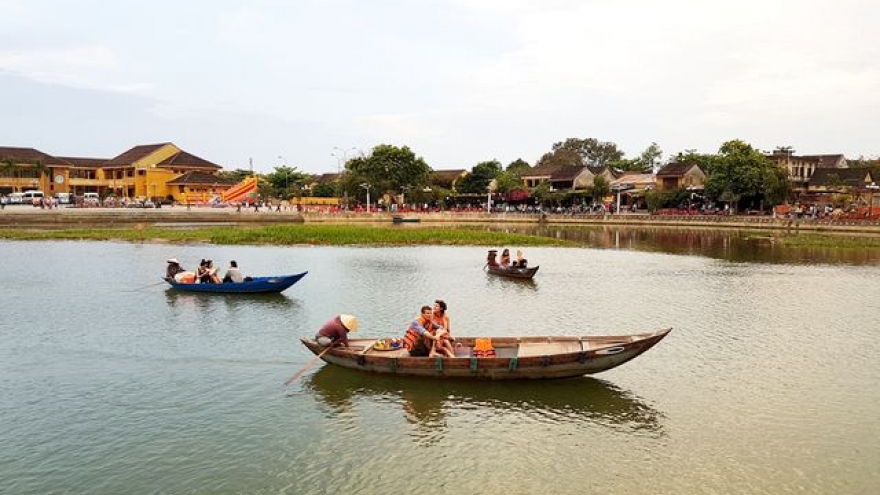 Hoai River boat services under scrutiny