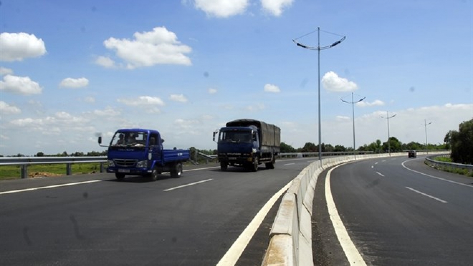 More public, private firms partner on transportation