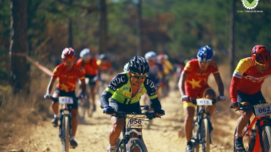 Int’l cycling championship kicks off in Da Lat