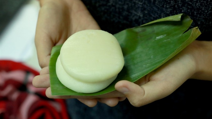 Banh giay cakes, ancient symbols of gratitude