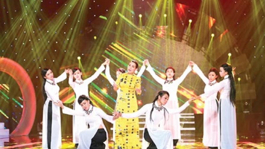 Overseas Vietnam singers go big and go home