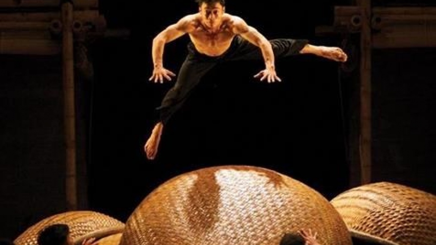 Vietnamese circus dance delights Australian audiences