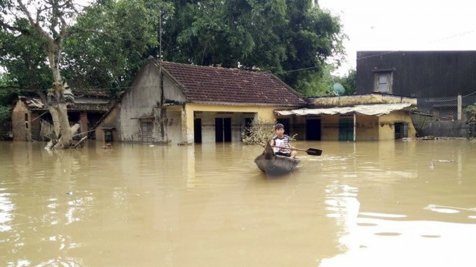 Binh Dinh builds houses for flood victims