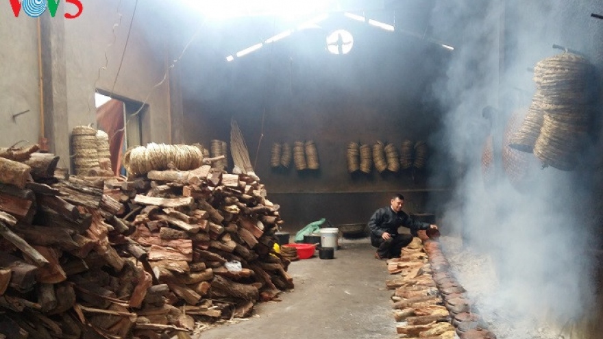 Vu Dai fish braising village enters peak season as Tet approaches