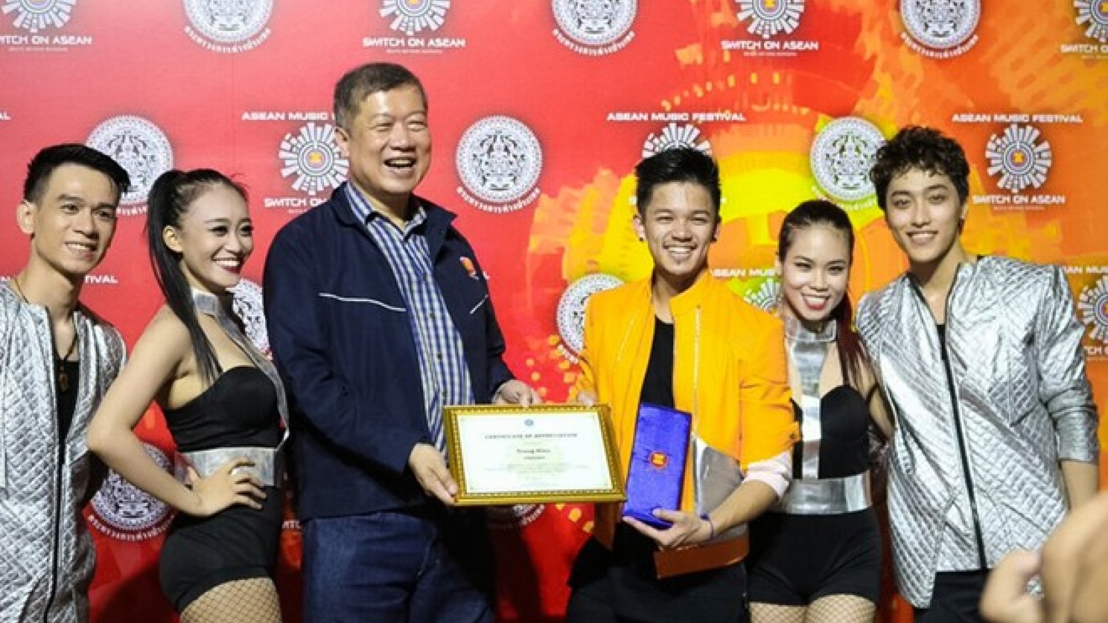Trong Hieu rocks ASEAN Music Festival