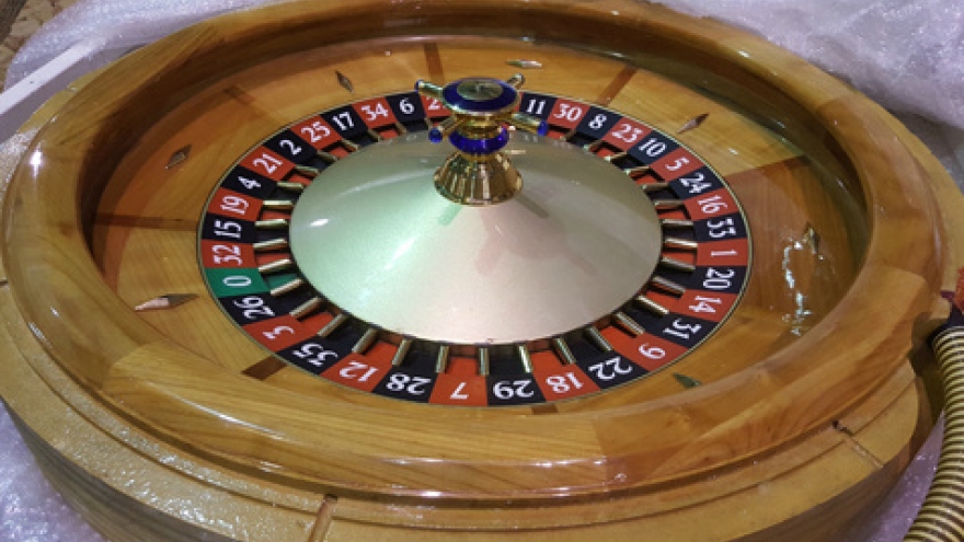 HCM City customs seize 1.2-ton roulette machine en route to Cambodia