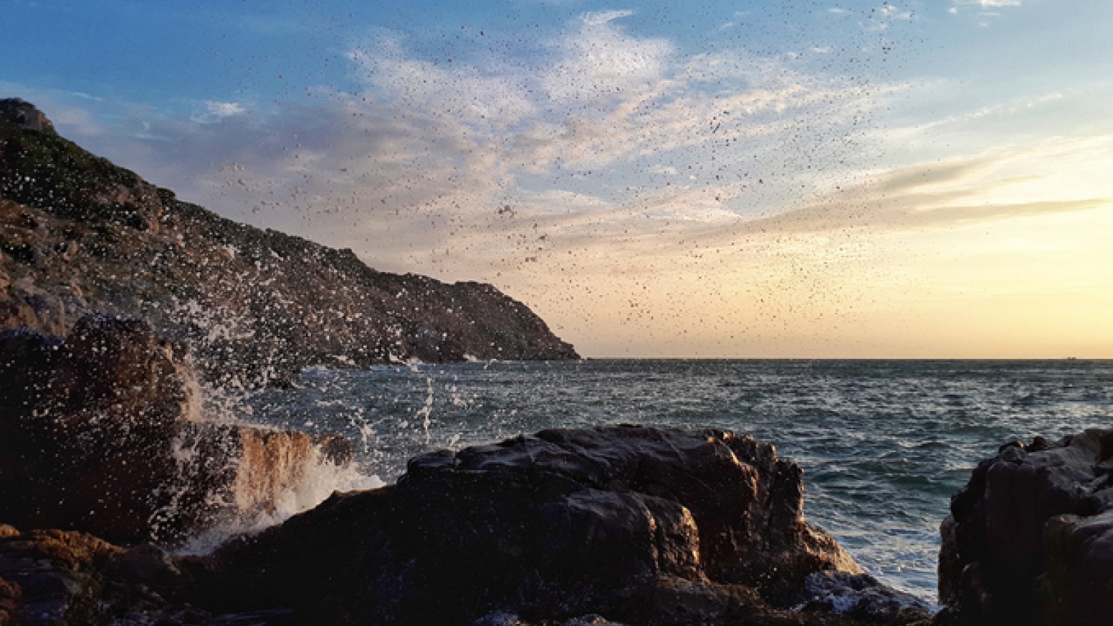 Beauty of Vietnamese beaches through Vietnamese photographers’ lens 