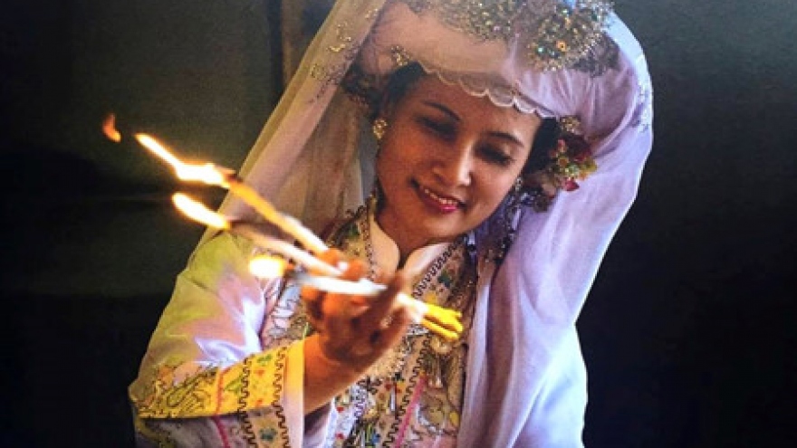 Photographer Tewfic El-Sawy on hau dong, a practice of spirit mediumship in Vietnam