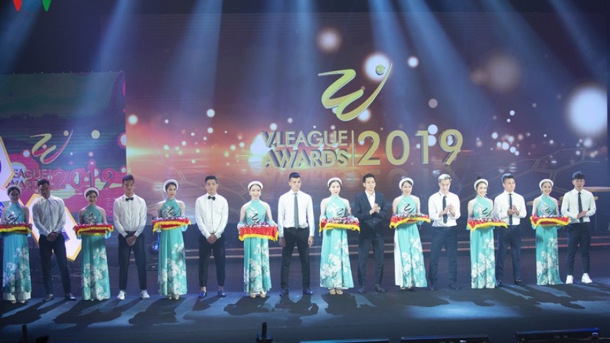 Talented Vietnamese footballers attend V-League Awards ceremony
