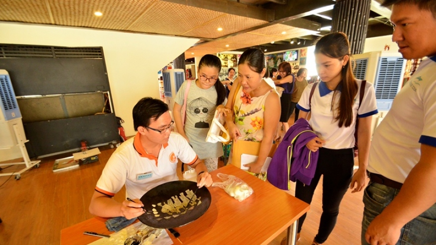 Discovering a crafts village on the outskirts of Saigon