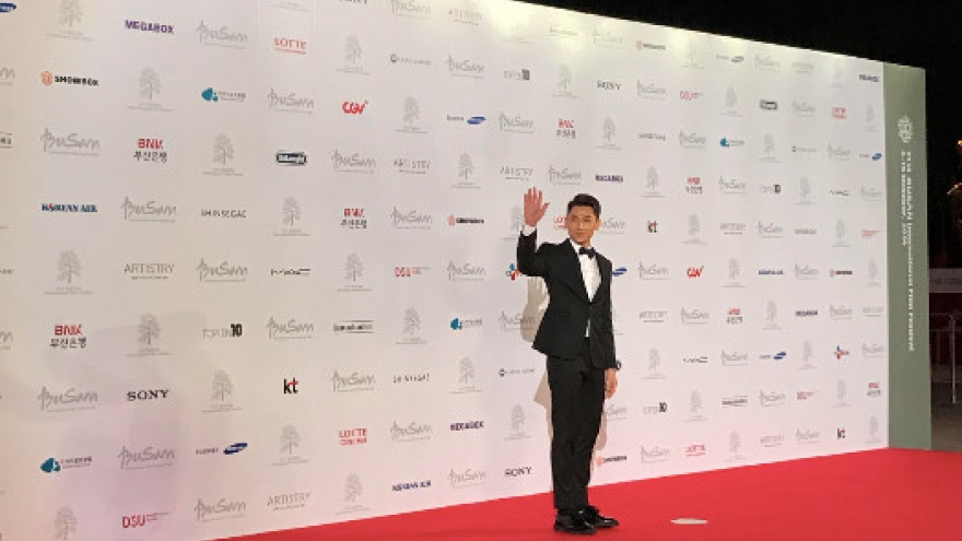 Film star Isaac shines in Busan Film Festival