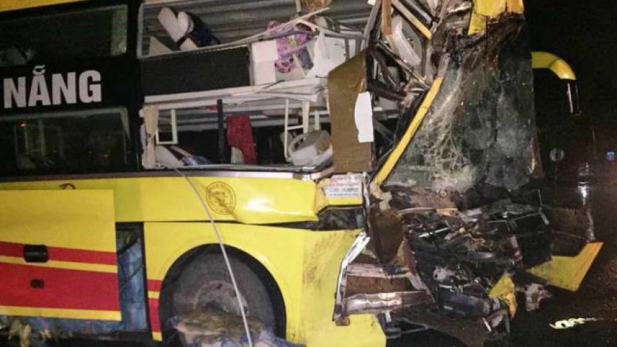 Coach-trailer truck accident kills 1, injures many others