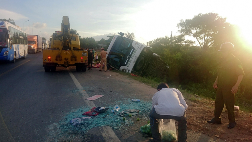 Two die in head-on crash involving sleeper bus in south-central Vietnam