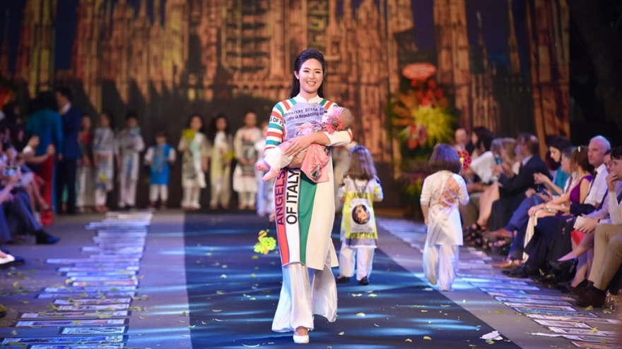 Fashion Show marks Italian National Day in Hanoi