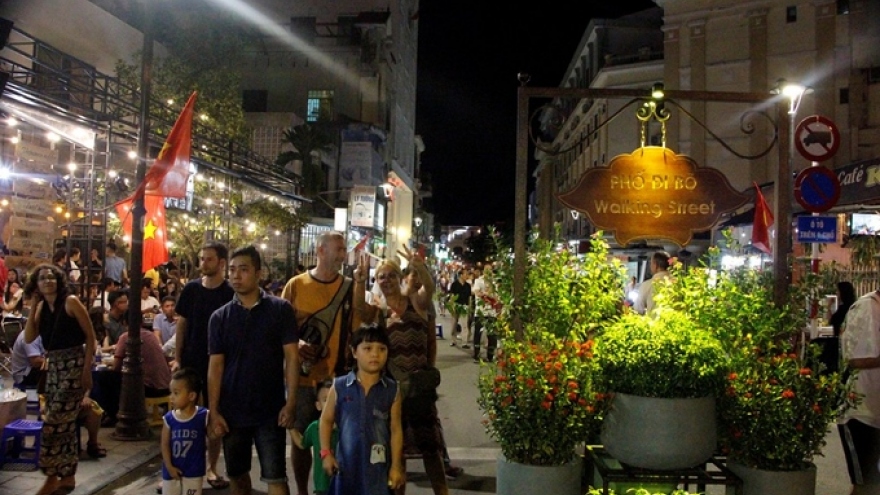 Crowds cram the walking street in Hue City