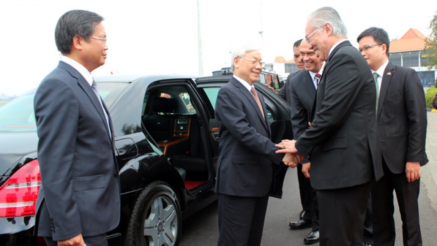 In photos: Party General Secretary Trong arrives in Jarkata