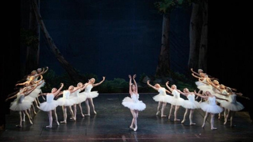 Timeless masterpiece Swan Lake to come to life in Hanoi