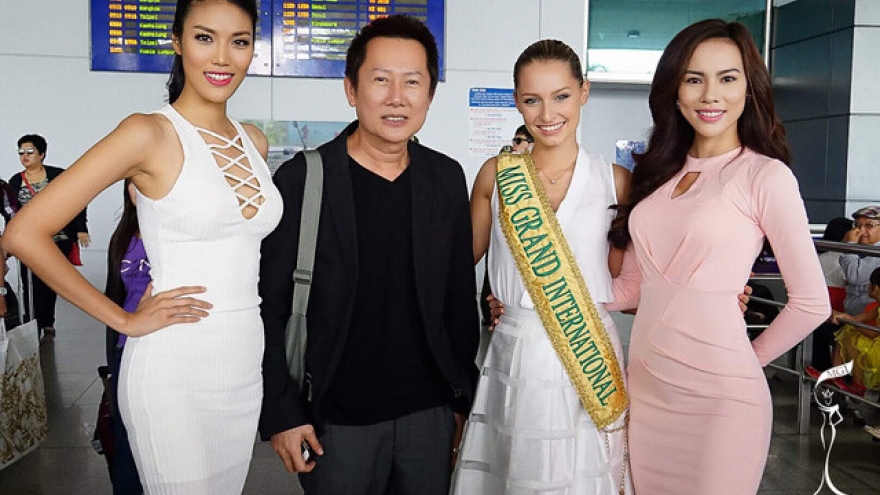 Australian model Claire Parker arrives in Vietnam