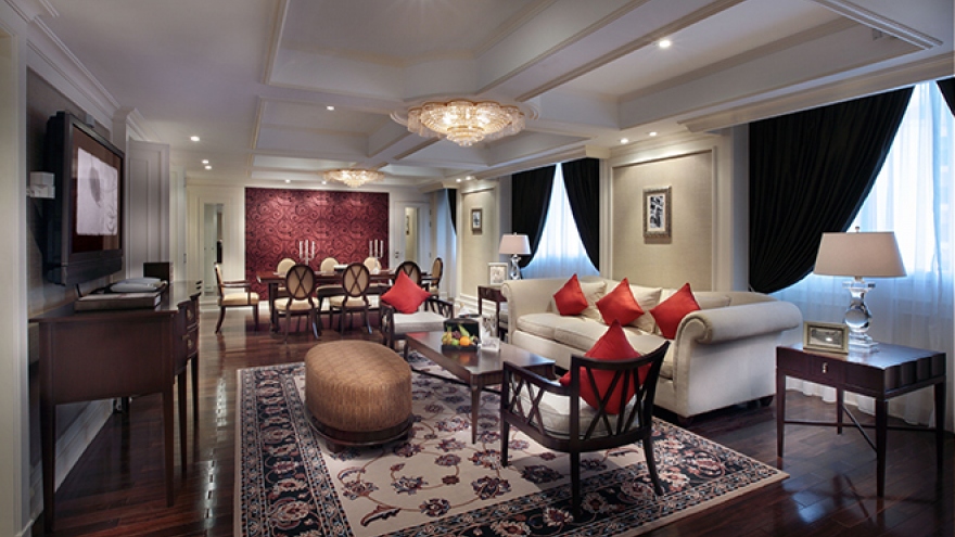 A peek into Francois Hollande’s hotel room 