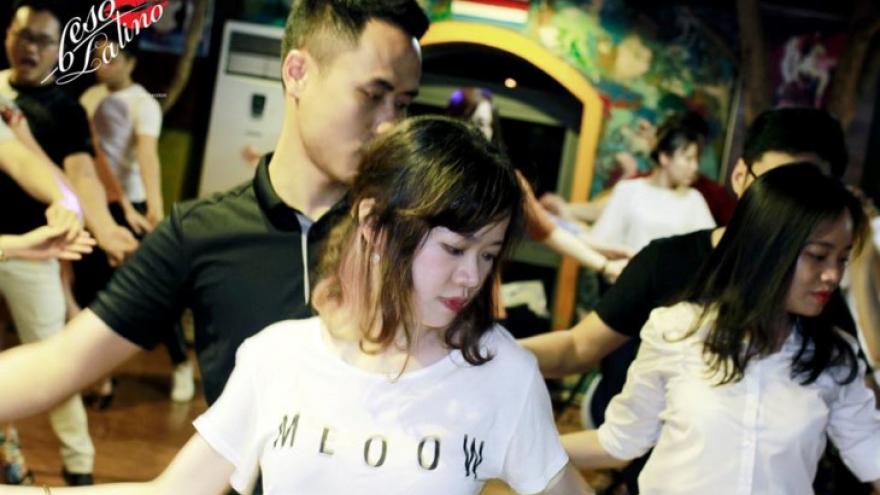 Salsa class in Hanoi
