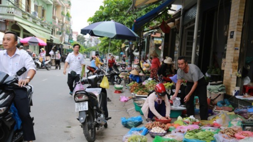 HCM City plans to clear illegal street markets