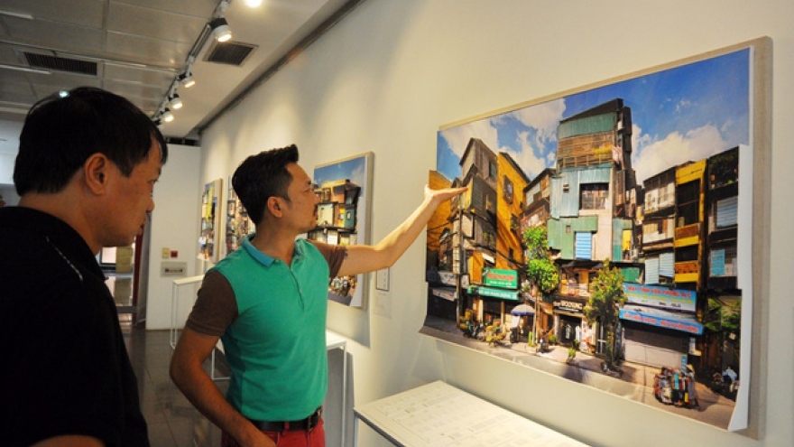 Hanoi apartment buildings recreated in 3D painting exhibition