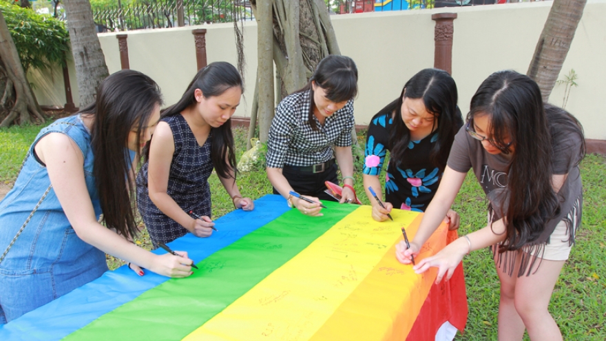 Orlando shooting victims remembered in Hanoi