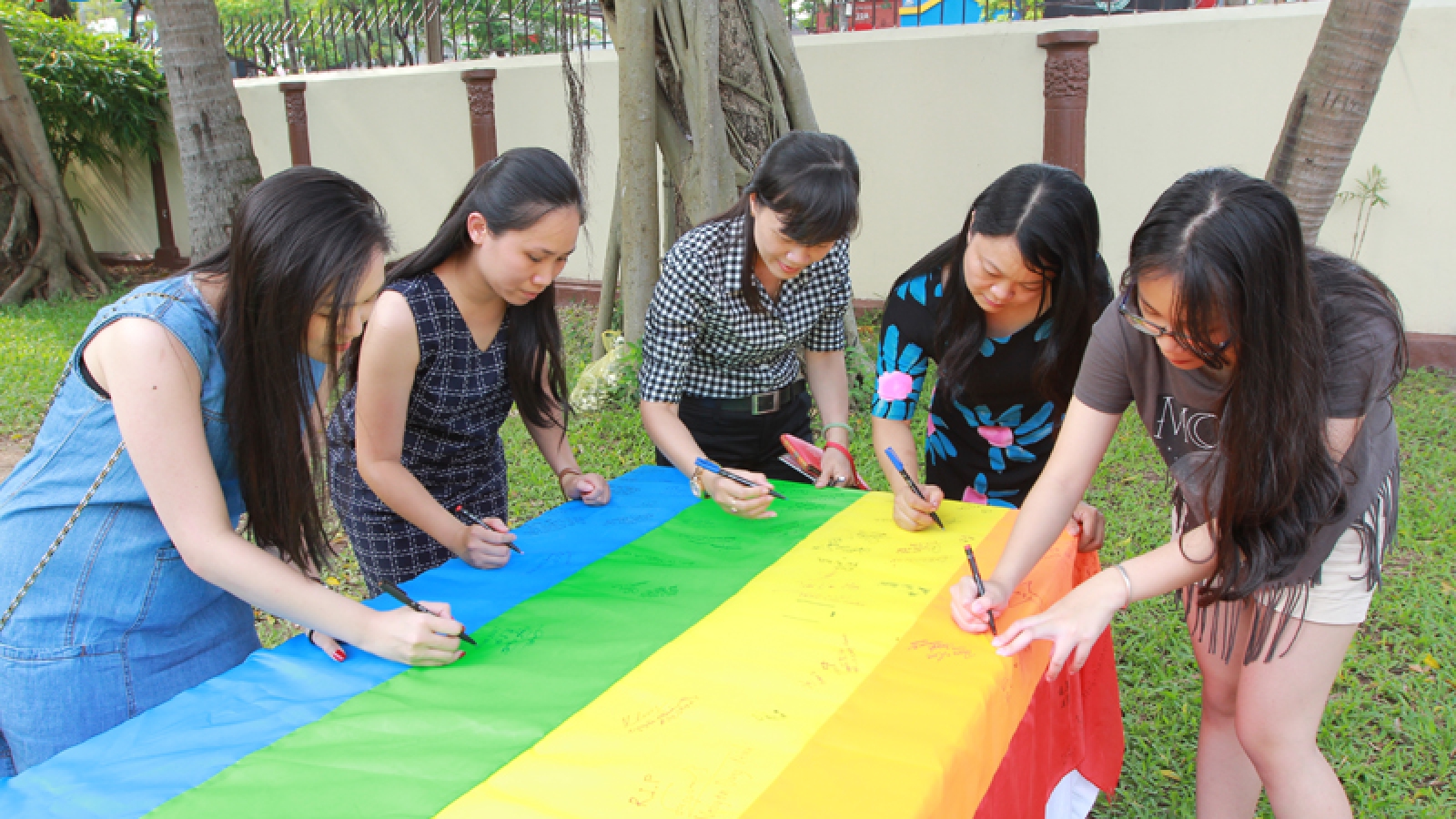 Orlando shooting victims remembered in Hanoi