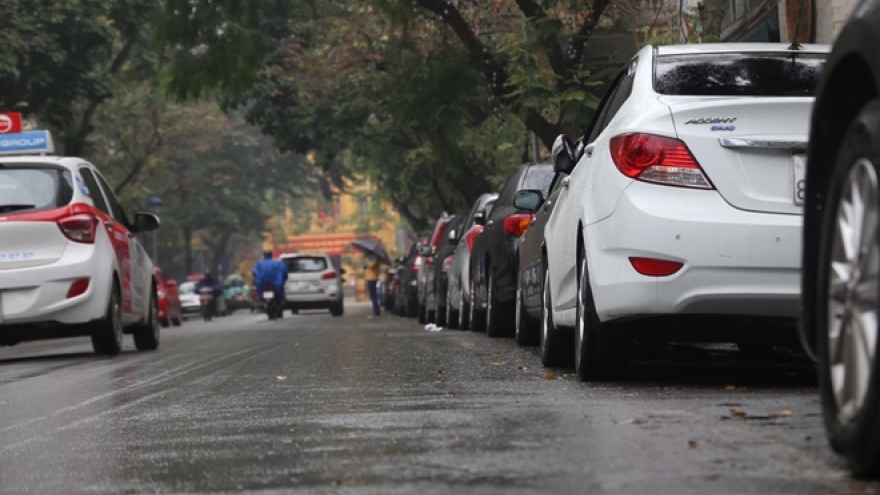 Odd parking pulls into Hanoi