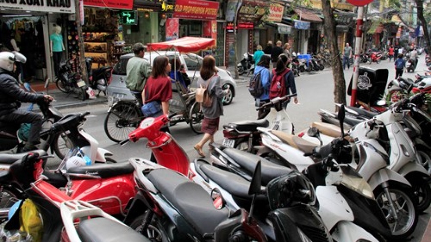 Hanoi still fails to fight against pavement encroachment