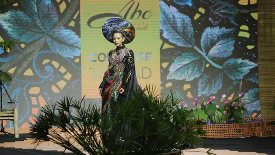 Miss Ethnic Vietnam Ao Dai sells for US$5,280 at charity auction