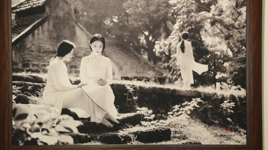 Charming beauty of Vietnamese women in Ao Dai